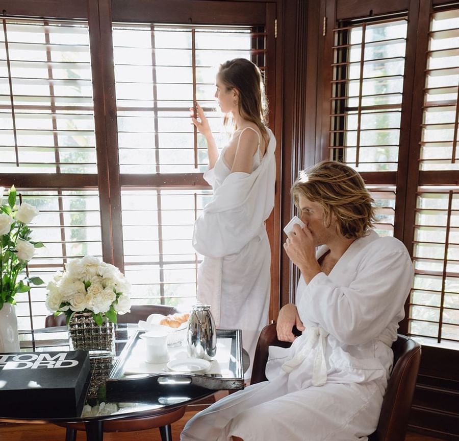 A couple relaxing & having morning tea at Brazilian Court 