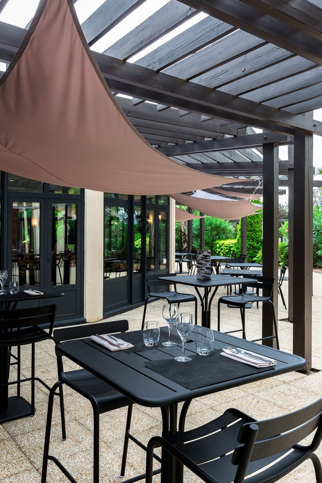 Dining & lounge area in the Terrace at Oceania Nantes Aéroport