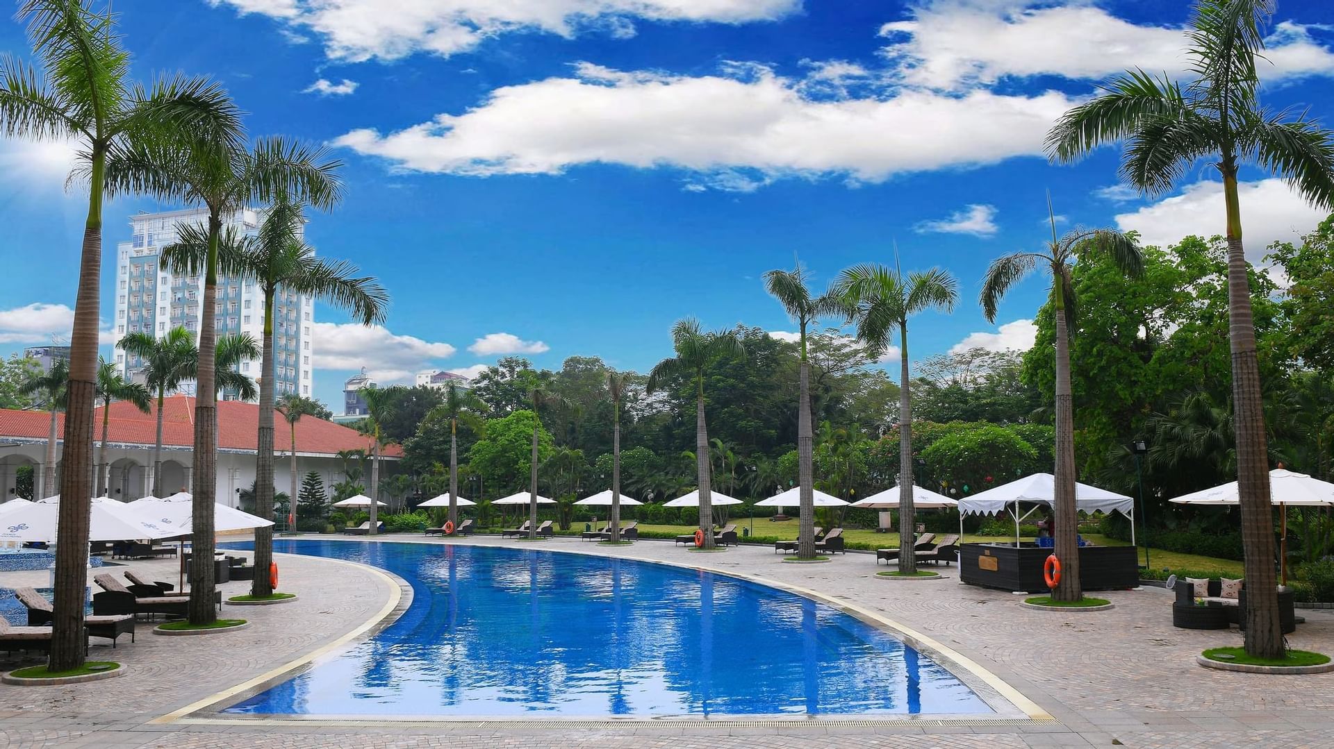 Swimming pool with pool beds at Hanoi Daewoo Hotel