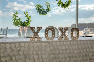 Reception table white decorations