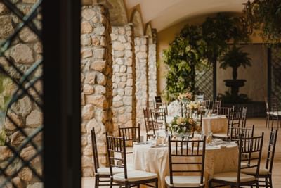 Disposición de una mesa de banquete en Los Mandarinos Boutique Hotel
