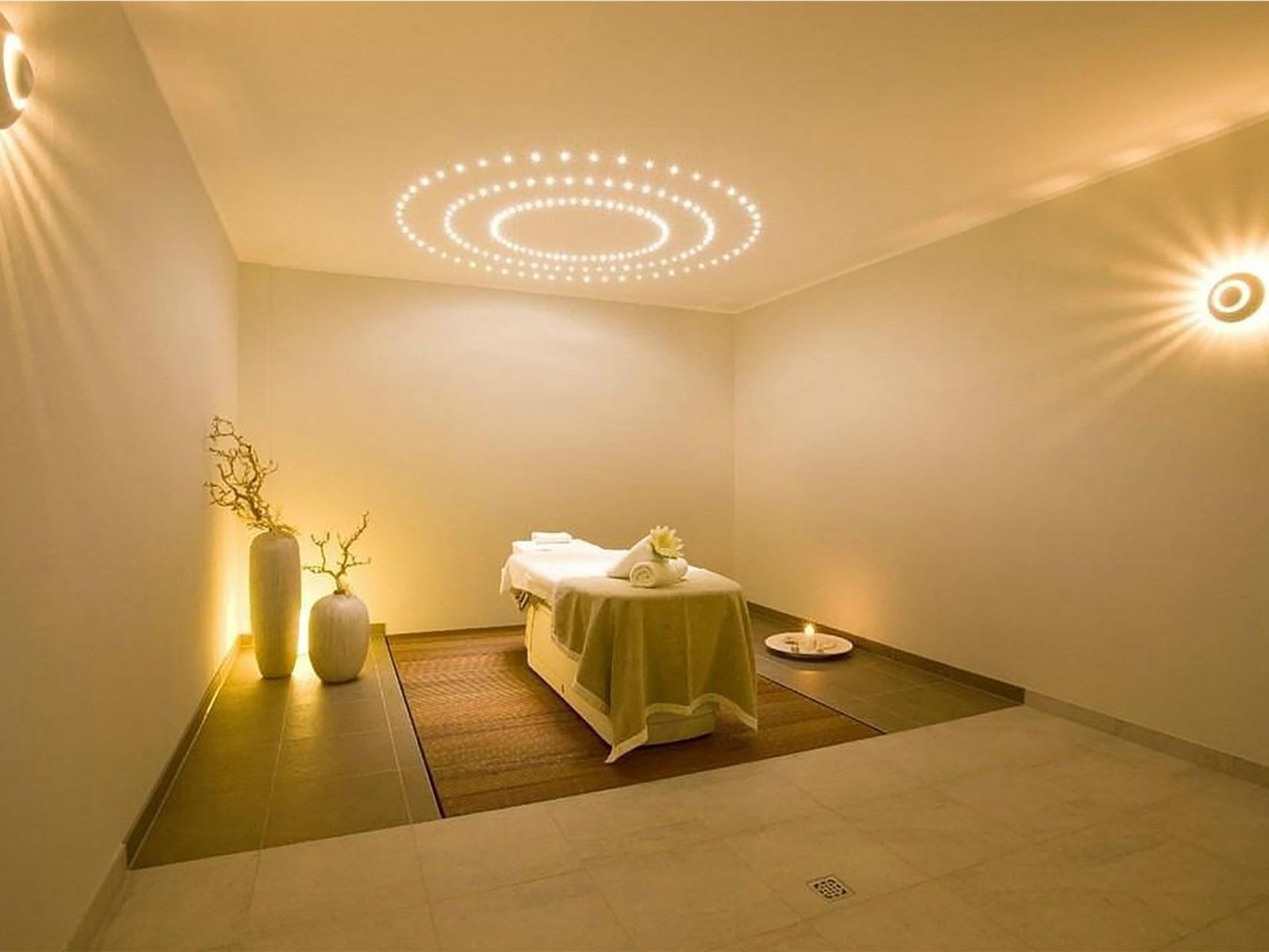 A massage table in the Spa at Precise Resort Rheinsberg