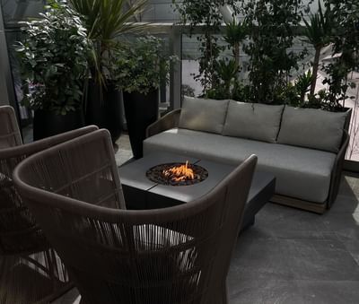Paradox-Hotel-Vancouver-Mansion-Patio