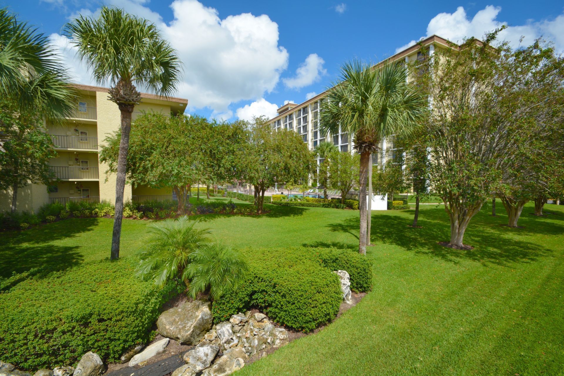 Distant exterior view of hotel & garden at Rosen Inn Universal