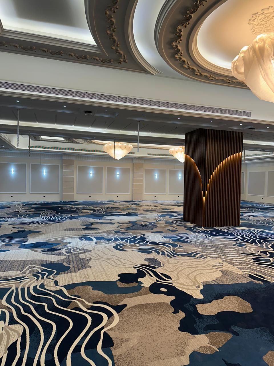 Elegant Warwick Club Lounge at Jeddah Hotel & Spa in جدة with grand decor and luxurious carpet.