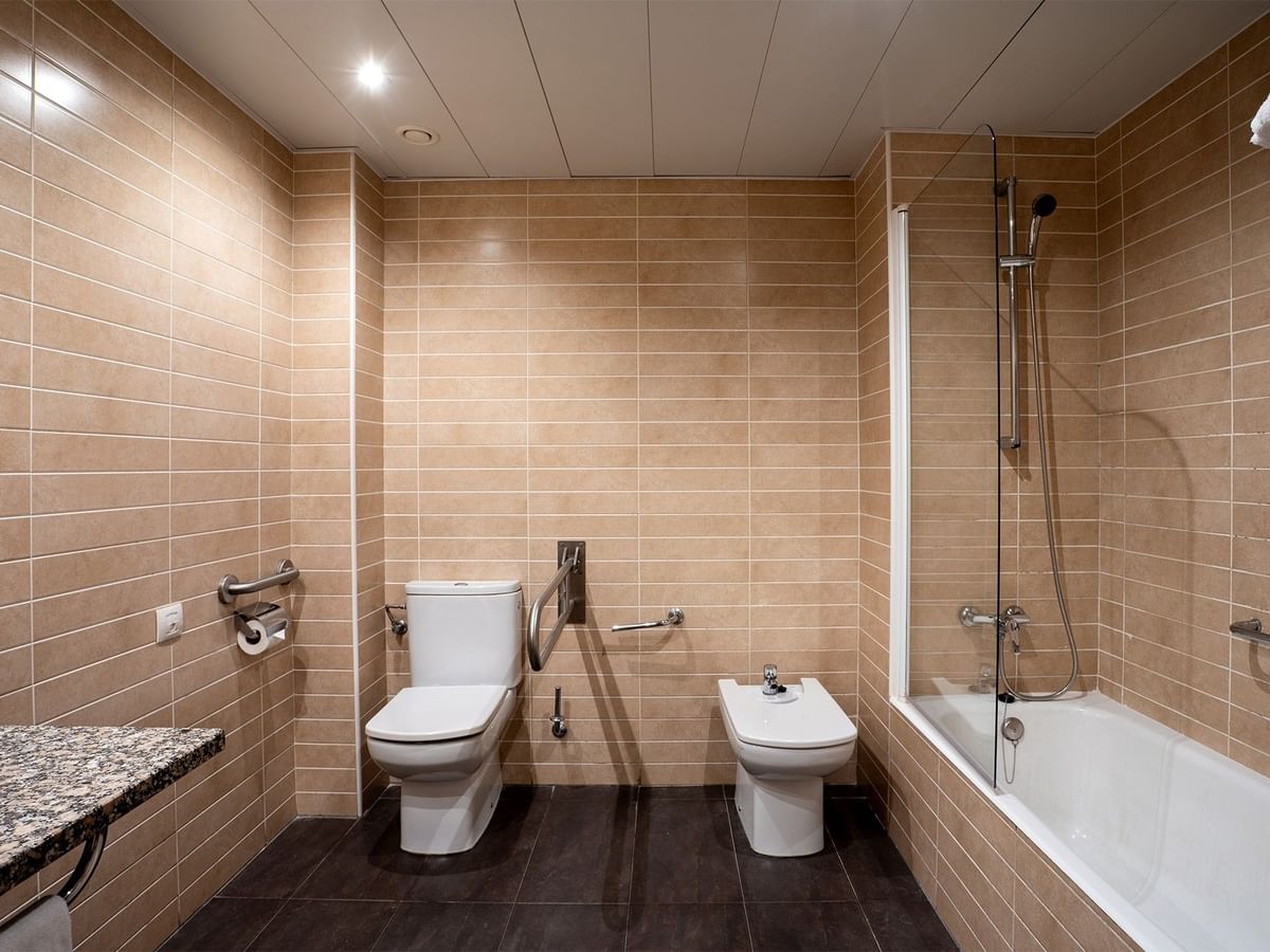 Bany d'Habitació Adaptada a l'Hotel Ponient Vila Centric