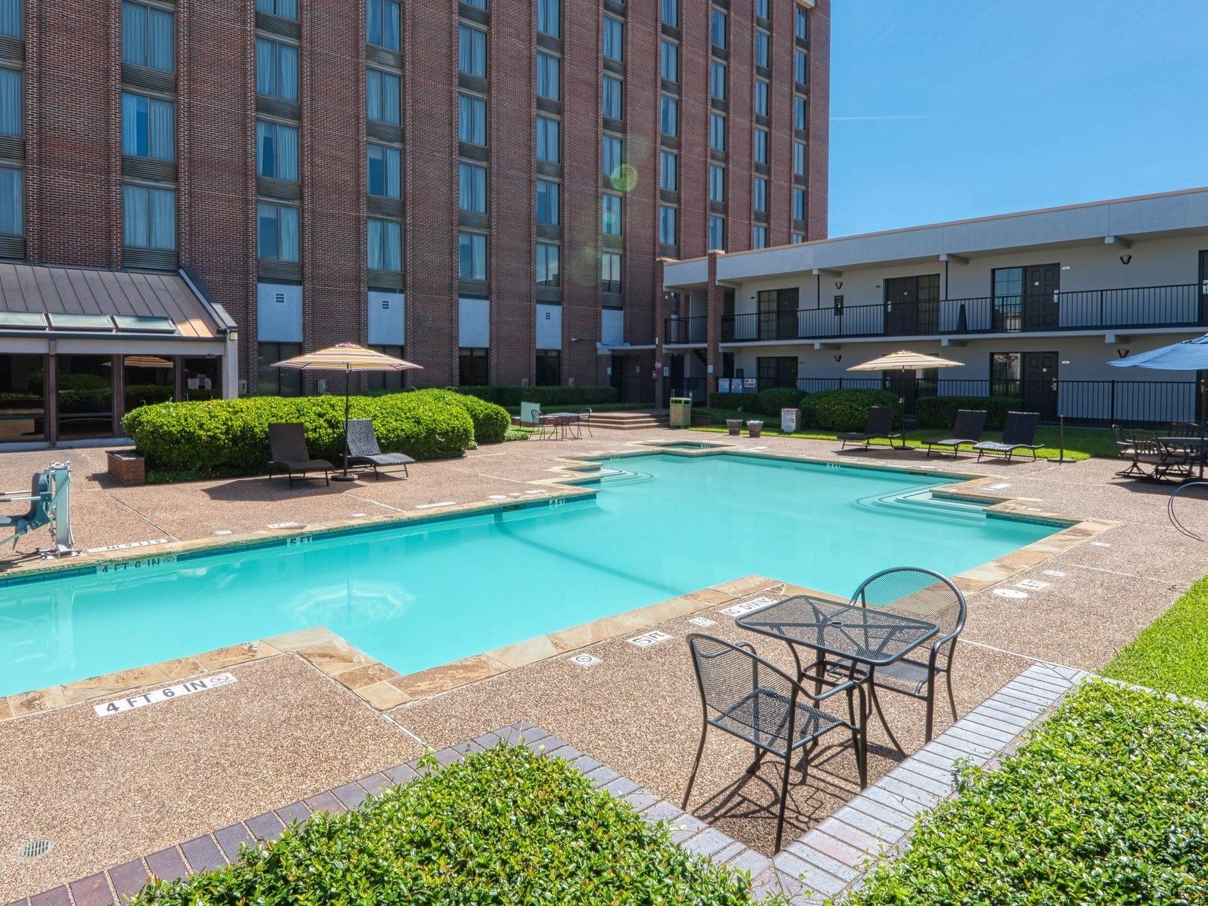 Exterior view of the outdoor pool at MCM Elegante Suites