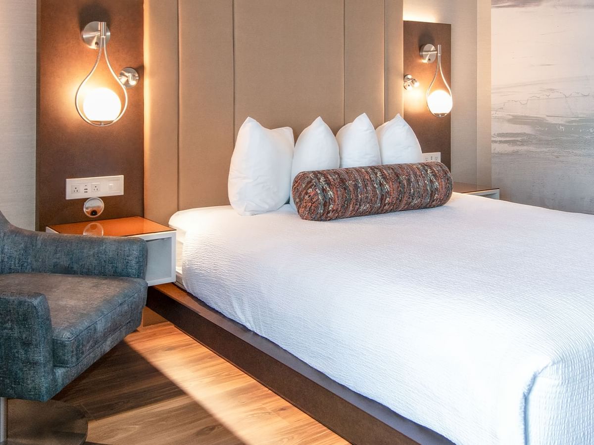 Hotel room with queen bed