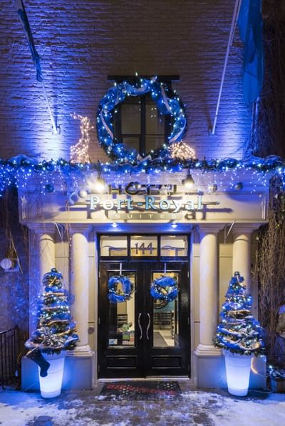 Exterior Holiday Décor