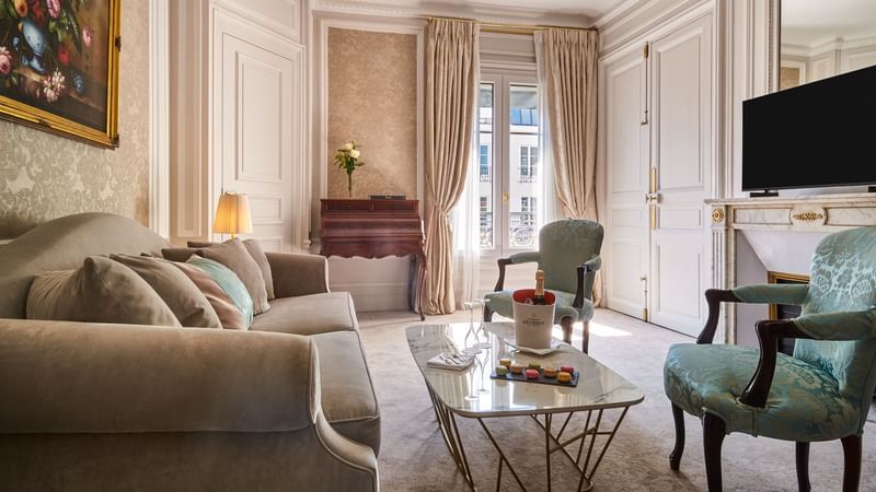 Prestige suite living room with sofa and chairs facing the TV at Hôtel Westminster - Paris 