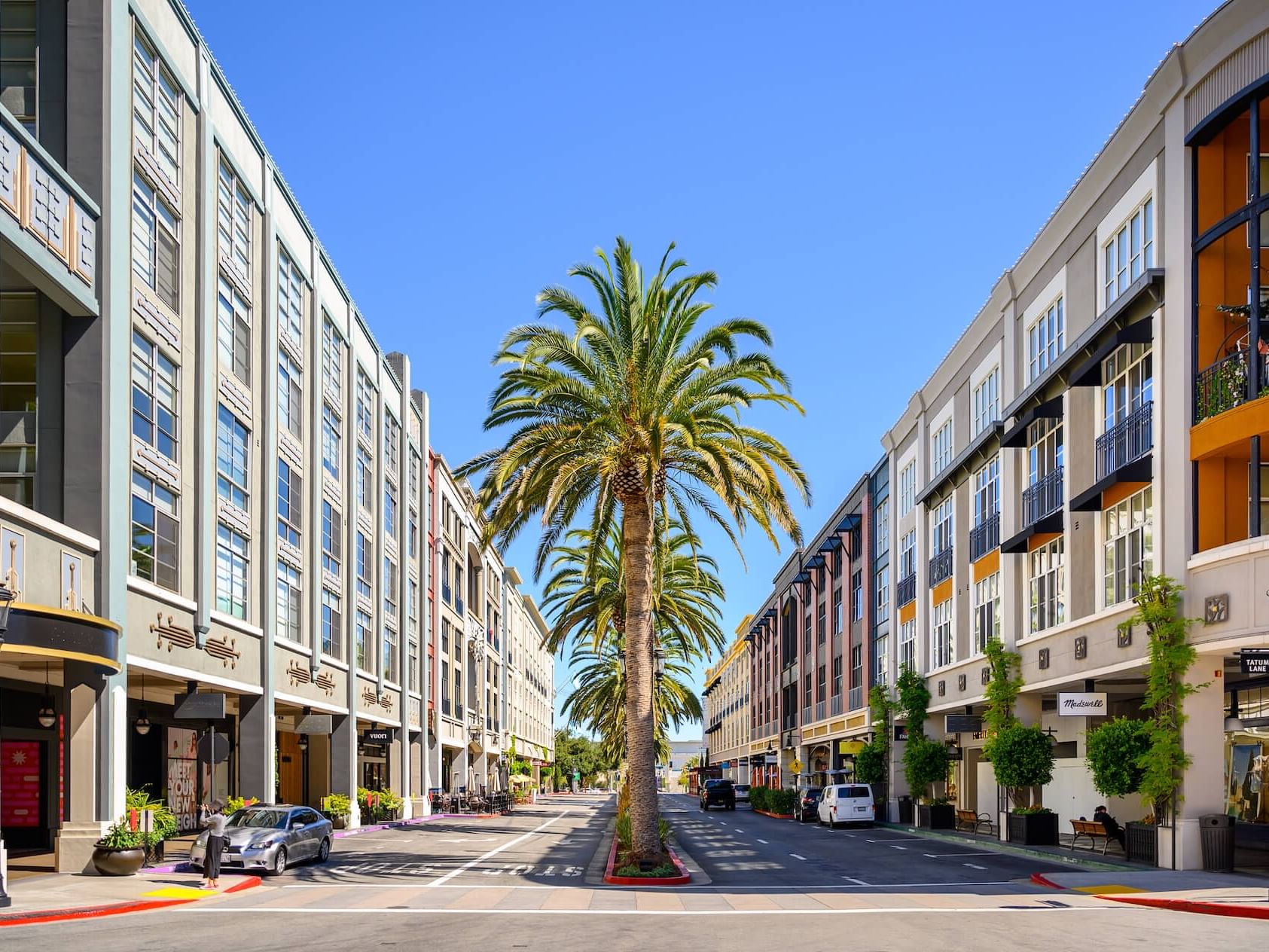 Buildings & street view in Santana Row near Nesuto Hotels