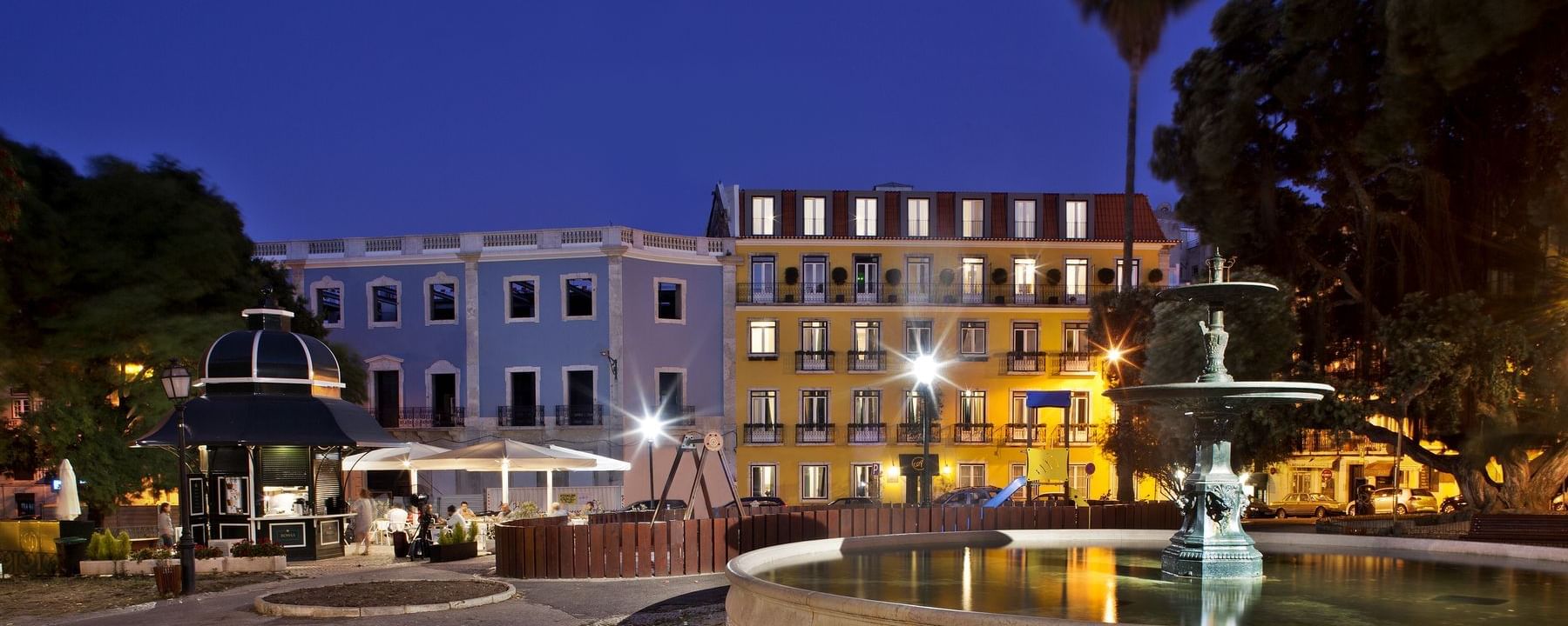 Hotel Alegria courtyard with kiosk