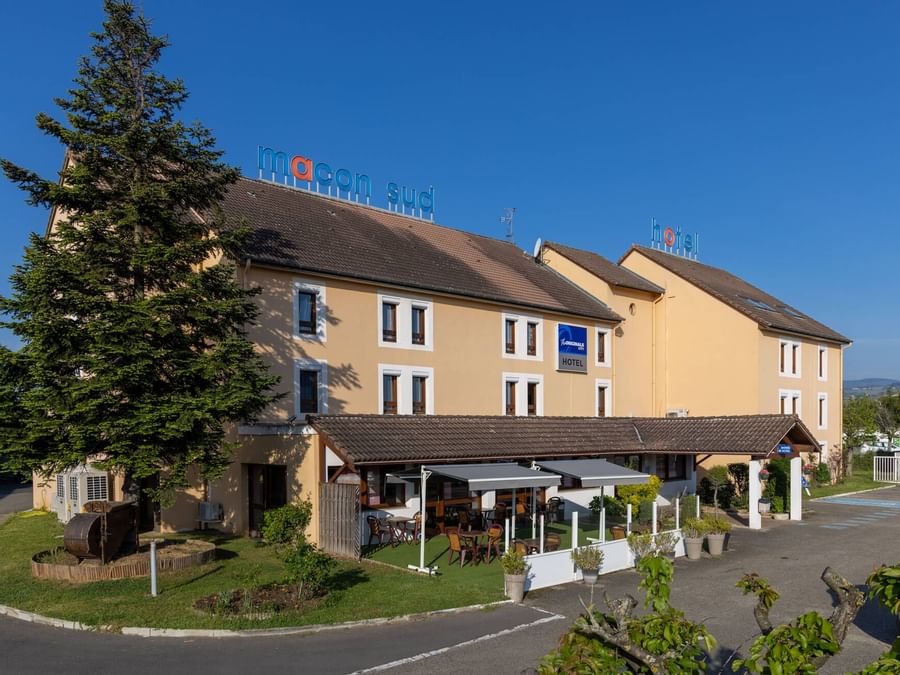 Exterior view of Hotel Macon Sud of The Originals Hotels