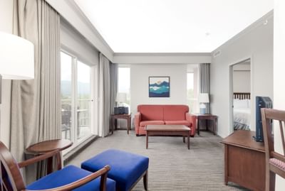 Lounge area in One Bedroom Suite at Manteo Resort Waterfront