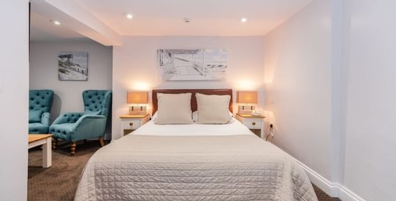 Bed with bed side cupboards in Modern Suite Room at Villiers