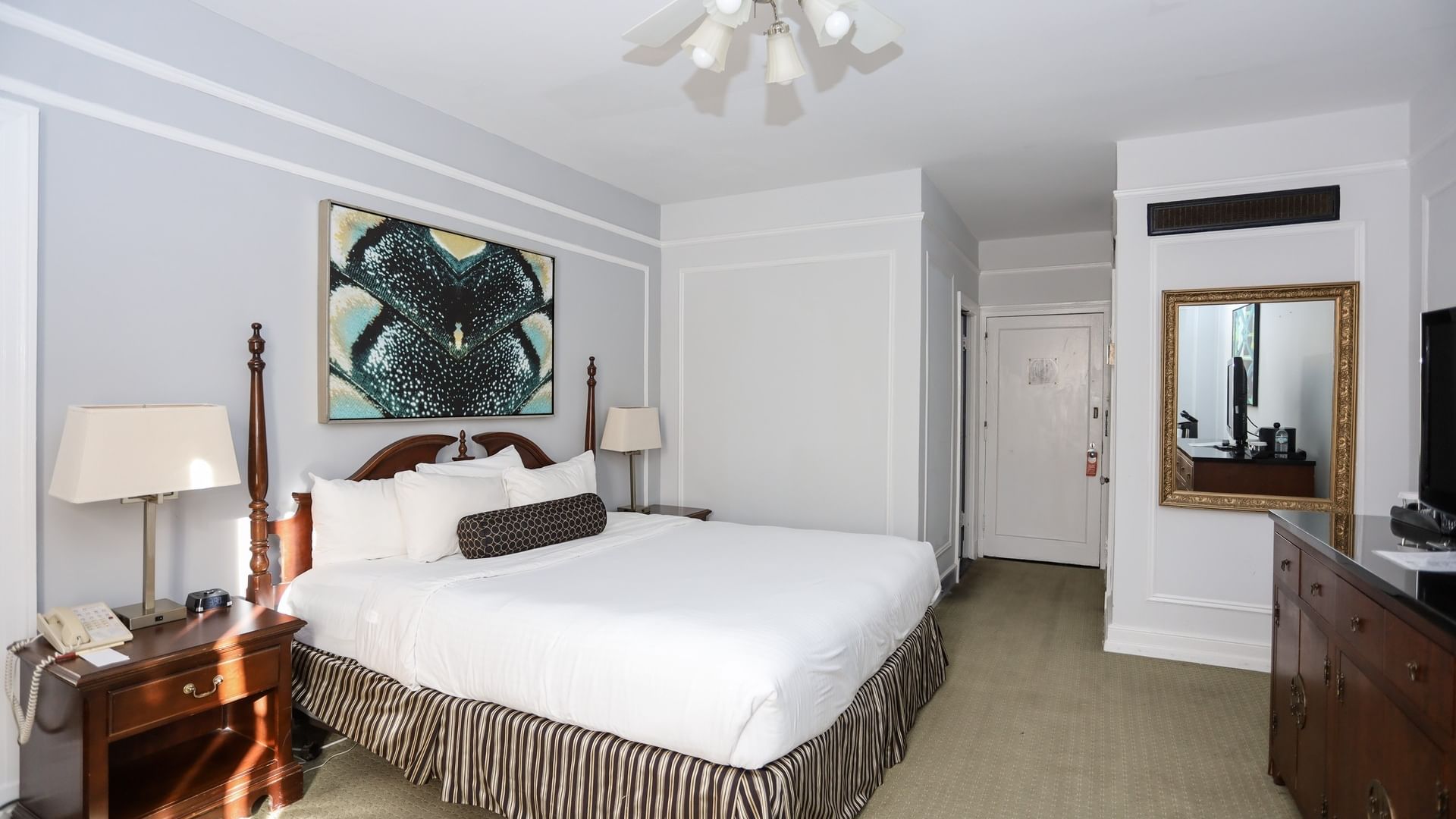 {item.first_photo.alt}