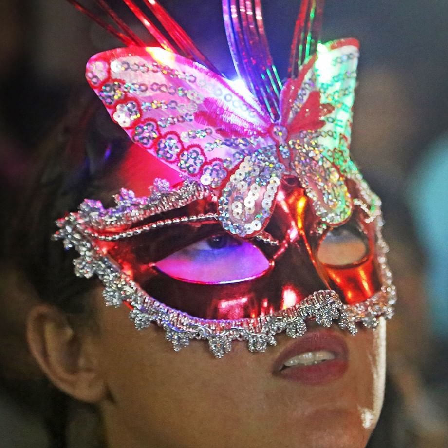 Person wearing a mask in a festival at Viaggio Resort Mazatlan