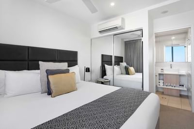 King bed in Two Bedroom Two Bathroom Apartment at Alcyone Hotel Residences which supplies accommodation in Hamilton Brisbane