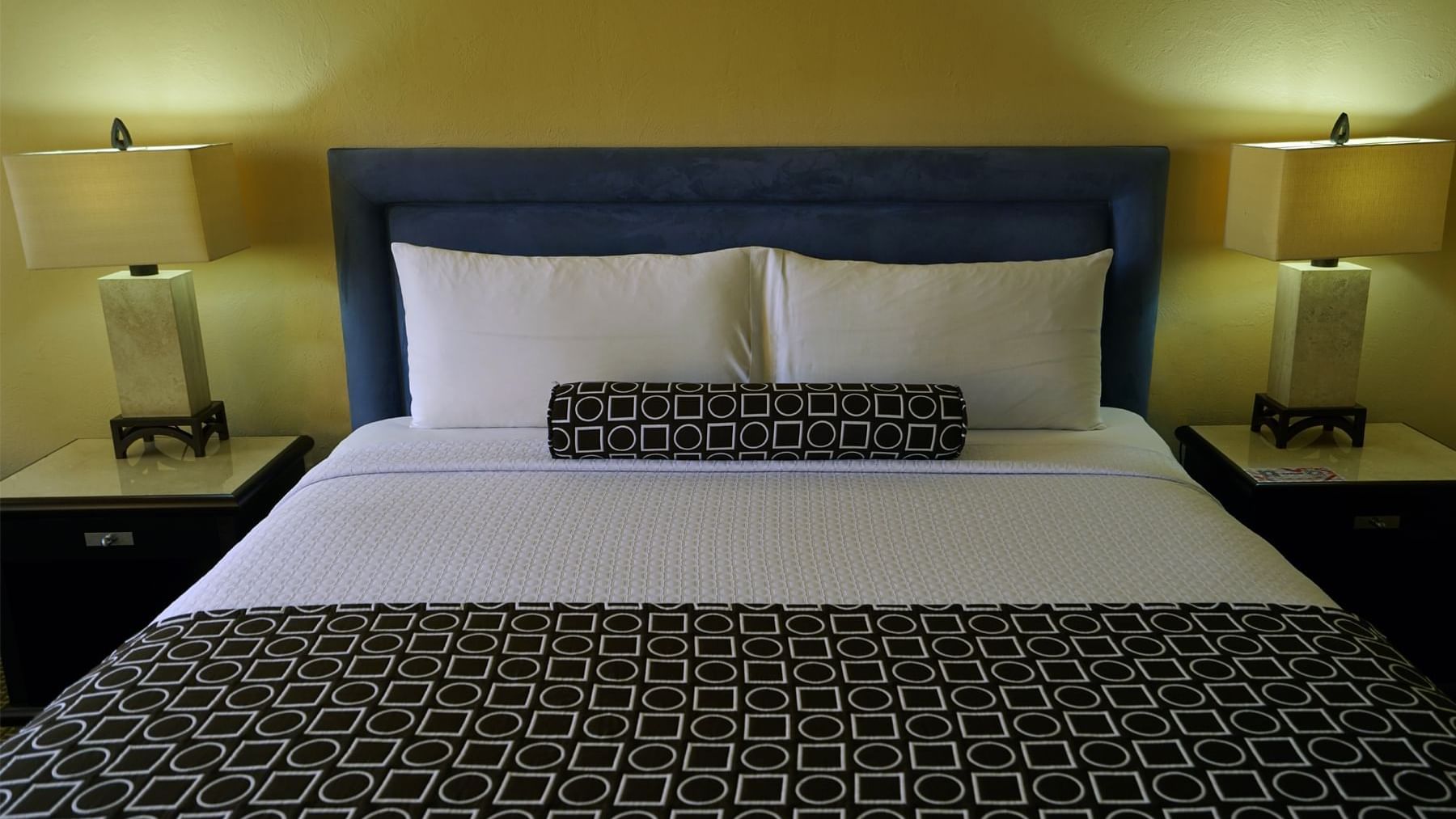Double bed in Gamma Xalapa Nubara of Gamma Hotels