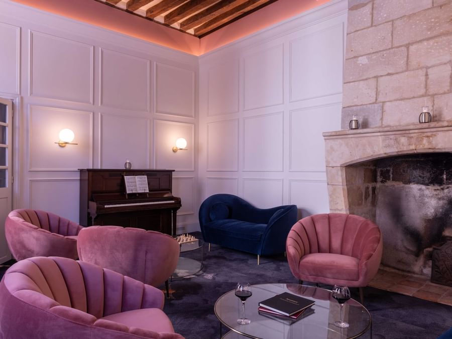 Salon at Hotel Anne d'Anjou in Saumur, France