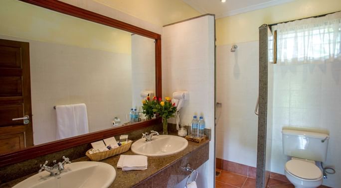 A bathroom in a hotel room at Arusha Serena Hotels