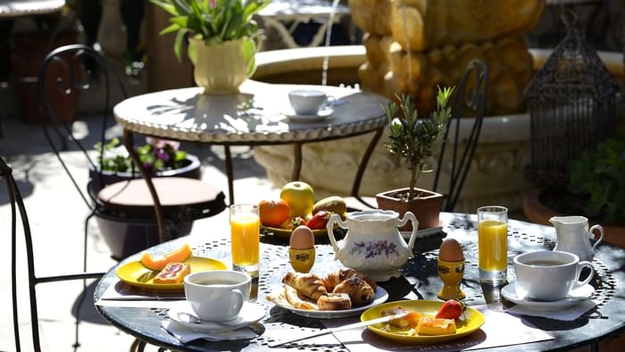 Warm breakfast with coffee & soft drinks at Hotel du parc