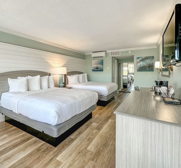 Bedroom of Poolside Traditional Room, Thunderbird Beach Resort