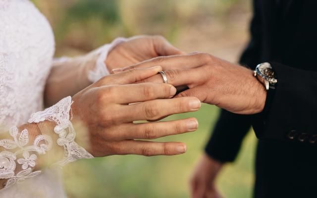 Couple exchanging solid gold rings at their traditional Jewish Wedding at Gorse Hill