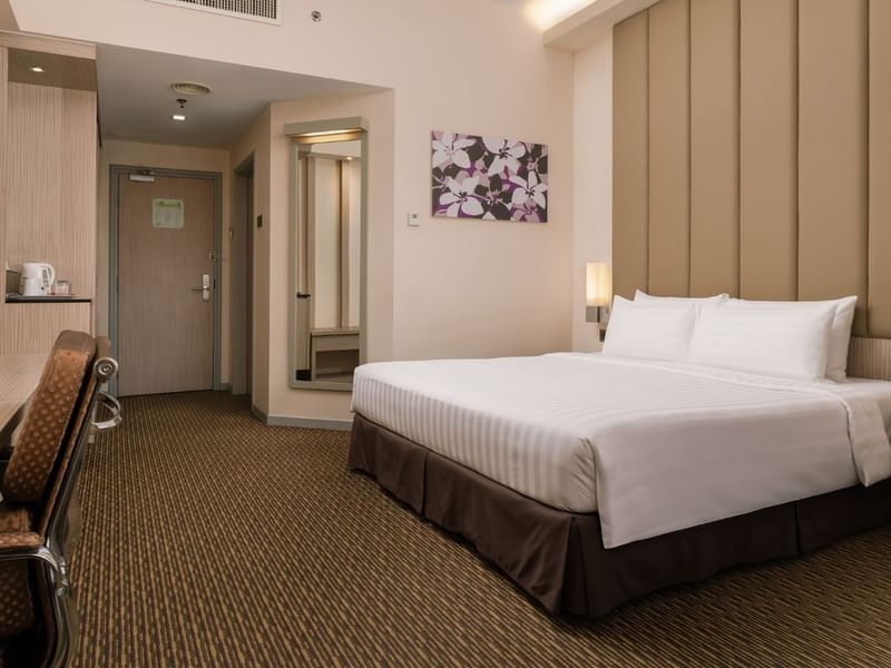 Executive King Room with modern furnishings