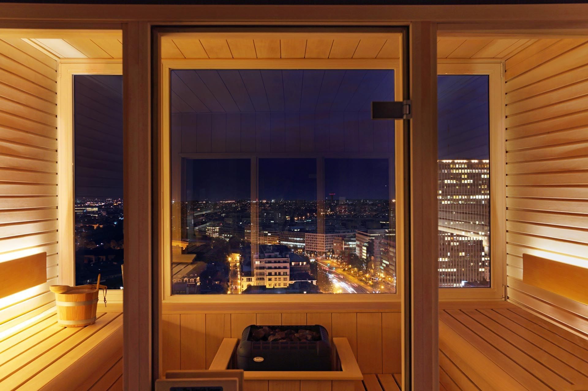 Splendide hammam Urban Spa offrant une vue imprenable sur la ville