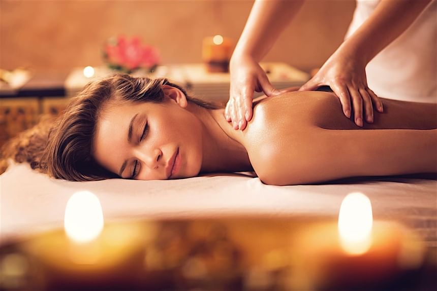 Lady receiving a relaxing body massage in the Chakra Spa at Accra Beach Hotel & Spa