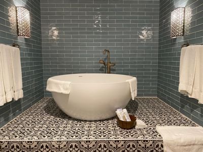 a tub in a bathroom