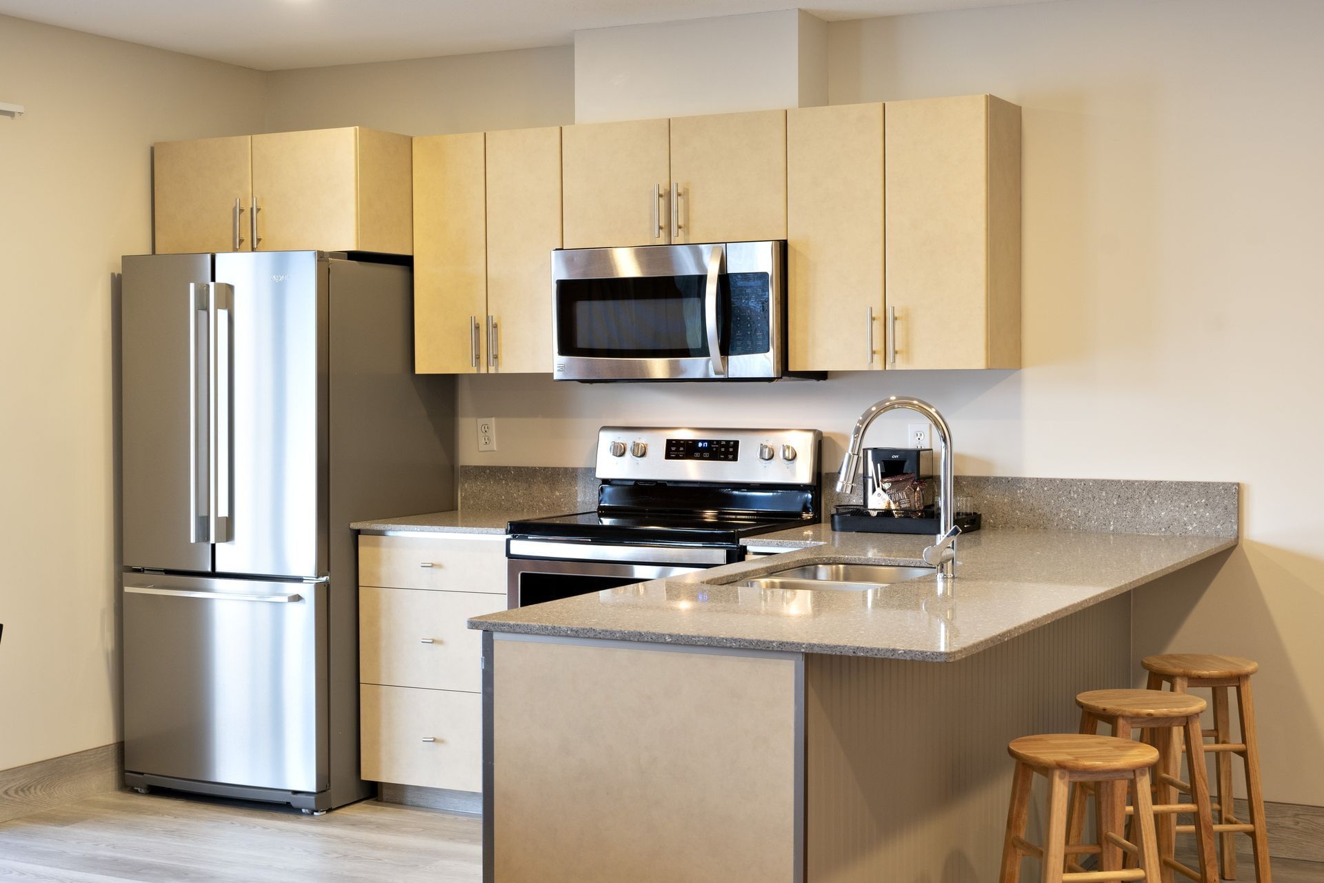 Coast Osoyoos Beach Hotel - Penthouse Suite Kitchen(2)