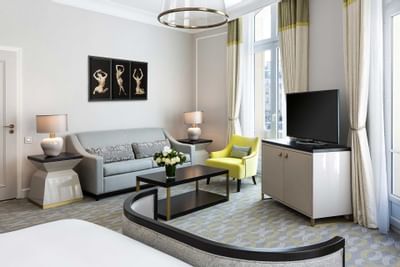 Tv and sofa King Master Suite at Hilton Paris Opera Hotel
