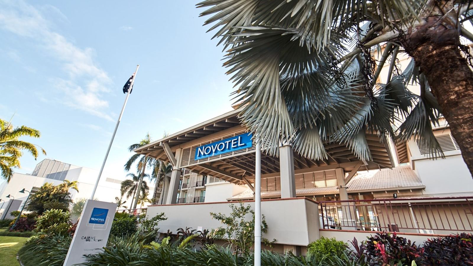 Novotel Cairns Oasis Resort front facade