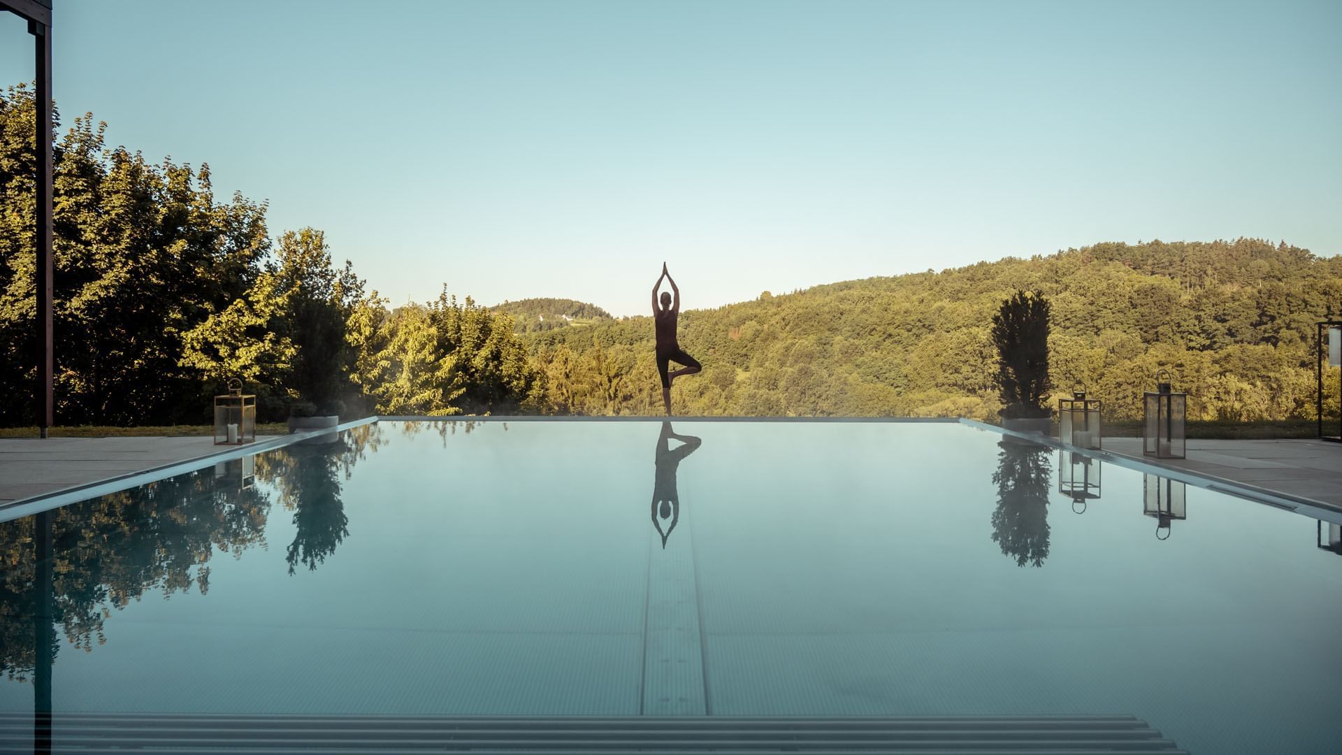 Falkensteiner Balance Resort Stegersbach Yoga am Infinity Pool