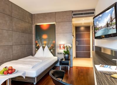 Bed & a work desk in Standard Single Room at Sternen Oerlikon