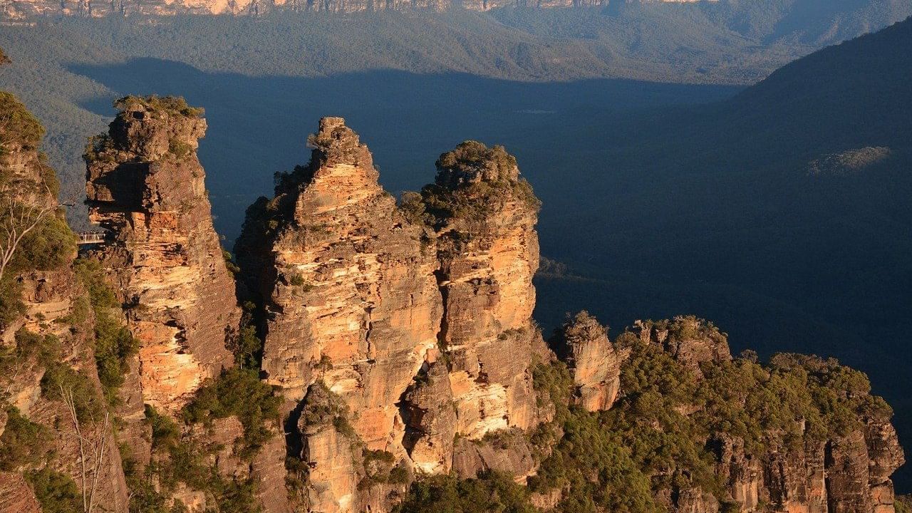 Mountain view and Aqua Golf near Mercure Penrith Hotel, Australia