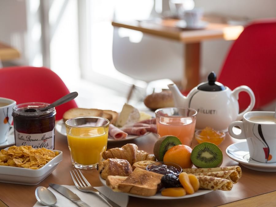 A warm breakfast served at Hotel Agora