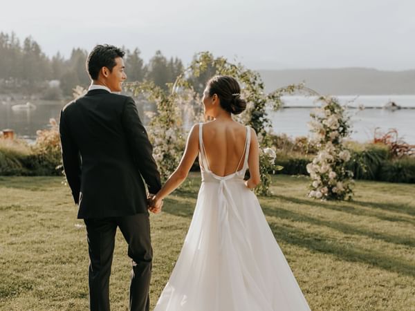 A couple at their wedding ceremony in Alderbrook Resort & Spa