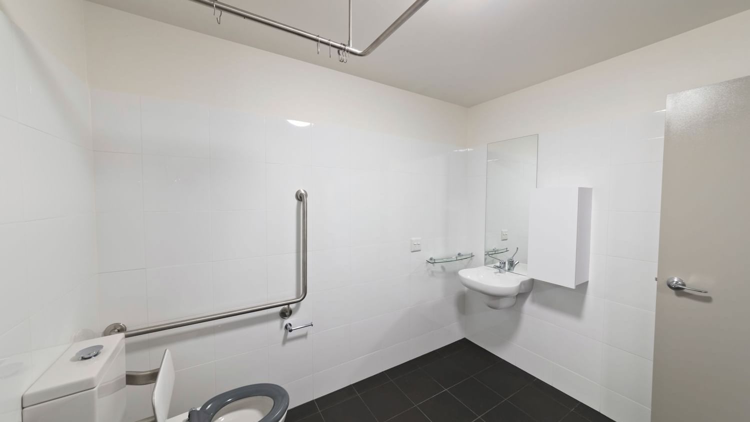 5 Bedroom Apartment Accessible