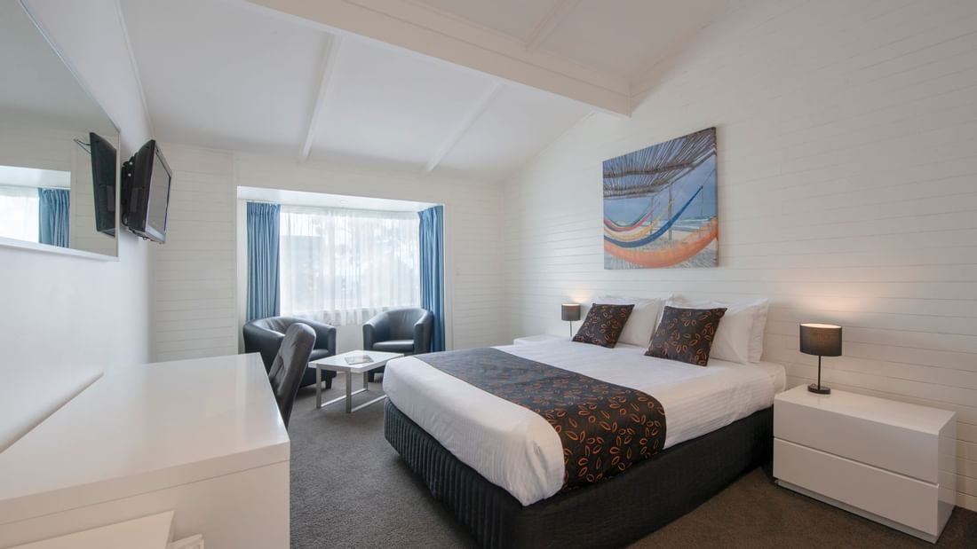 Poolview Superior with king size bed at Mercure Kangaroo Island