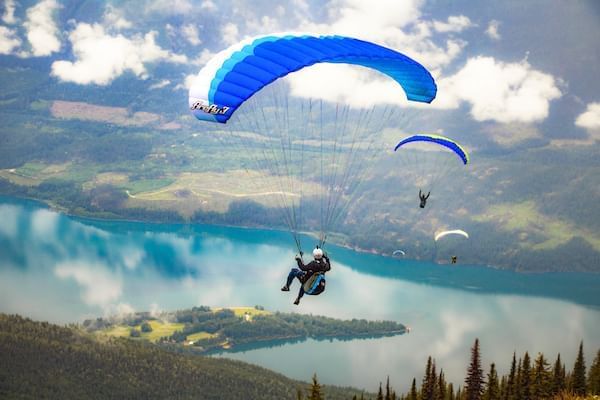 Revelstoke - Paragliding - Tom Poole