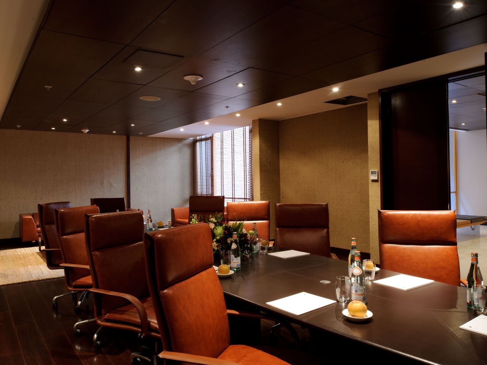 Meet the Florencia Meeting Room of the NOI Vitacura Hotel in Santiago de Chile.