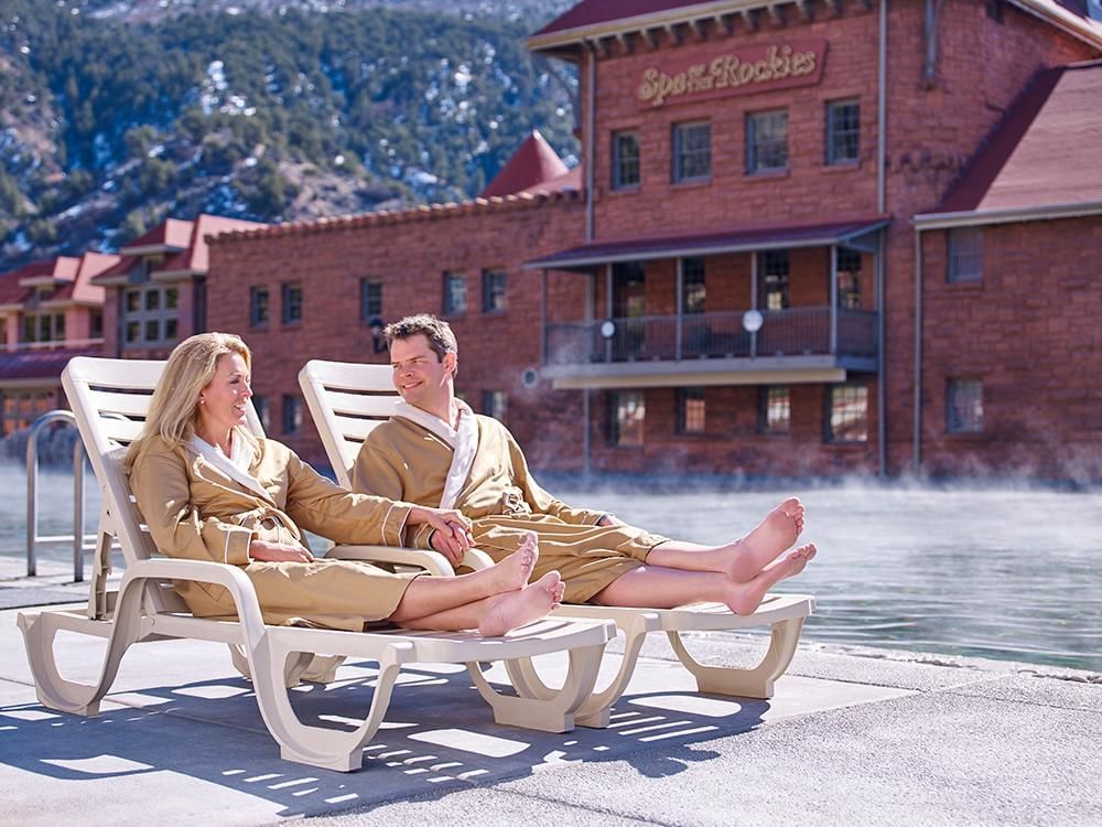 Find Your Bliss At Glenwood Springs Colorado Spas   Ghs Couple On Chairs 25869 Web Standard 