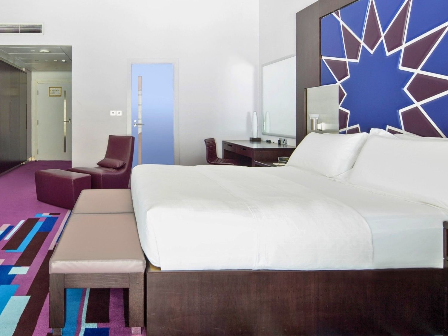 King bed in Executive Room at Dubai International Hotel