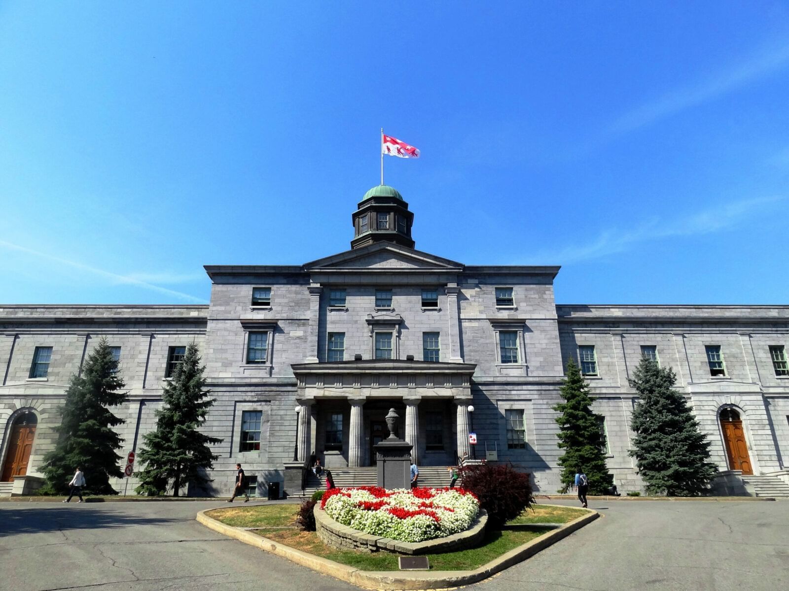 Exterior view of McGill University near Le Cantlie Suites