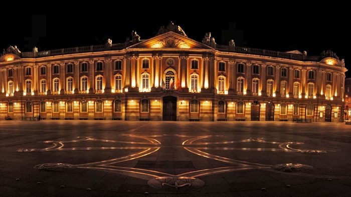 The night view of Toulouse Opera House near Originals Hotels