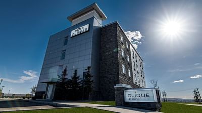 Exterior of Applause Hotel Calgary