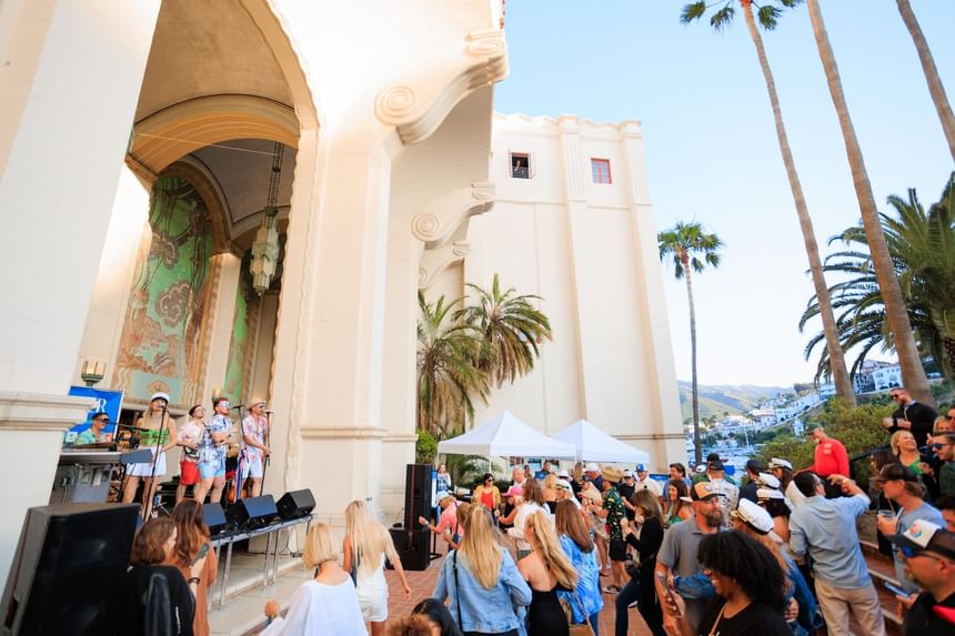 People enjoying the Catalina Wine Mixer near Catalina Island luxury hotels